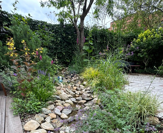 tuin met waterelement_aangelegd door Huijbers Tuinen